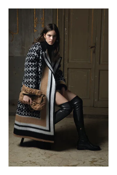 Look 16